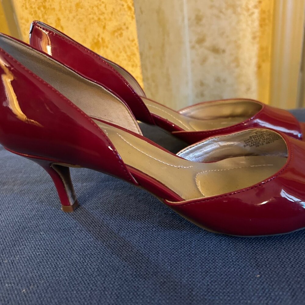 Bandolino  Red patent  peep toe pumps - Picture 3 of 6